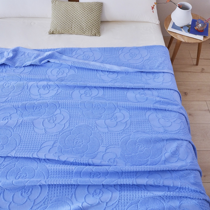 91家纺网 家纺一手货源 找家纺 爱港家纺 2025新款上海专版老式怀旧全棉A类纱布毛巾被 茶花-蓝