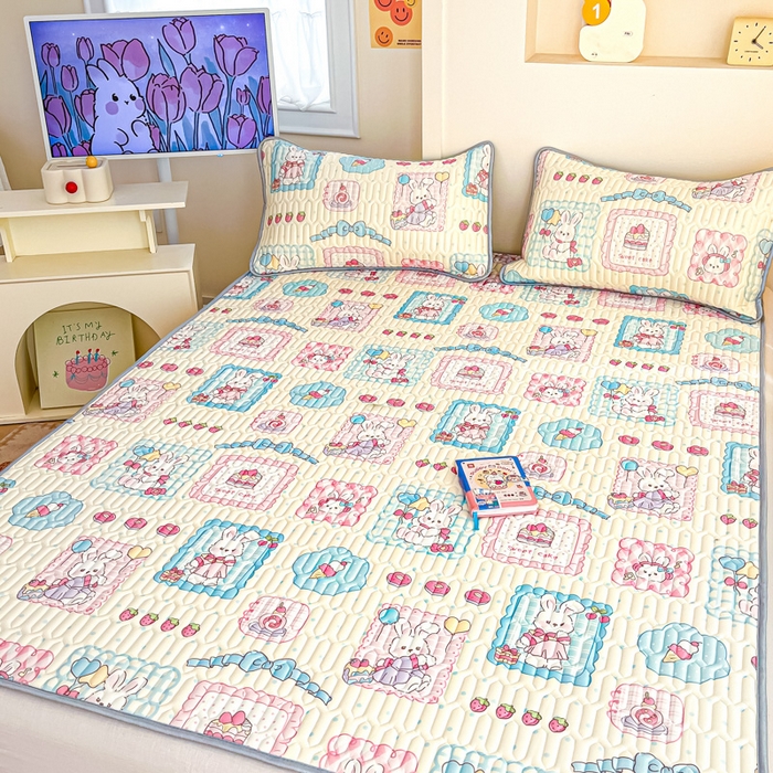 91家纺网 家纺一手货源 找家纺 柒月家居 2025新款小清新乳胶凉席 蛋糕兔兔