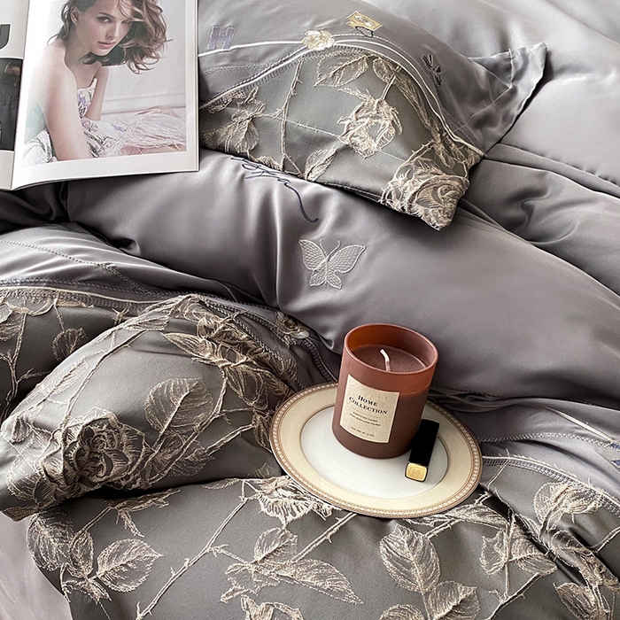 91家纺网 家纺一手货源 找家纺 优悦生活馆 2025新款冰丝浮雕绣花四件套 幽兰轻舞-深灰
