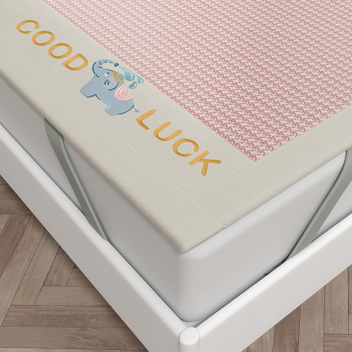 91家纺网 家纺一手货源 找家纺 绒艺席业 2025新款A类抗菌冰丝凉席系列-小象宝款 粉色