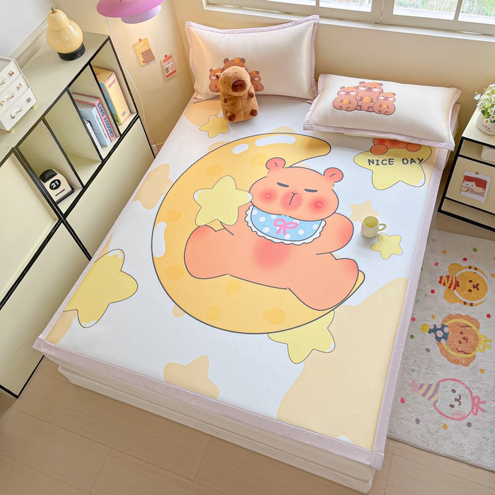 91家纺网 家纺一手货源 找家纺 博雅 2025新款独家版权A类大版数码印花1200D冰丝凉席 月亮卡皮巴拉