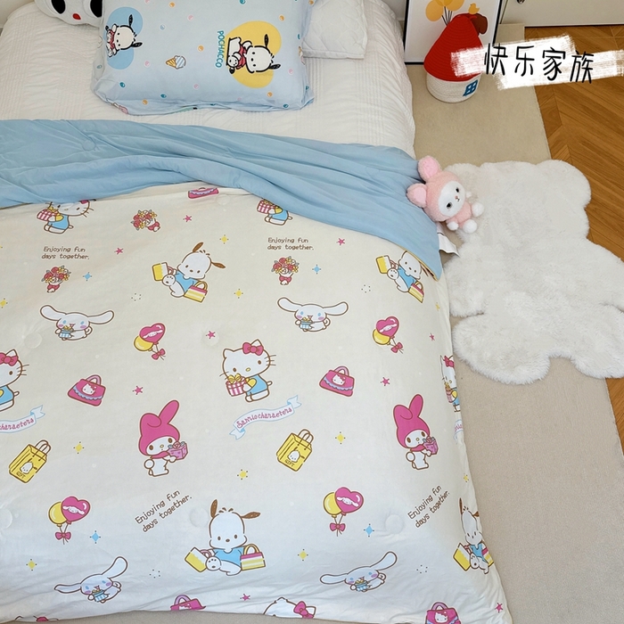 91家纺网 家纺一手货源 找家纺 兜米家居 2025夏季新品三丽鸥深睡双感针织凉感空调被夏被 快乐家族