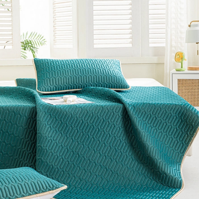 91家纺网 家纺一手货源 找家纺 美丽折2025新品6mm厚天然乳胶凉席三件套 大版印花卡通乳胶凉席平铺款 墨绿色