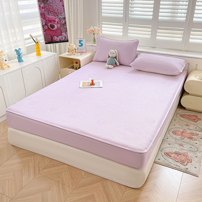 91家纺网 家纺一手货源 找家纺 迪乐妮 2025新款小冰熊凉豆豆席床笠 薰衣紫-小冰熊凉豆豆床笠