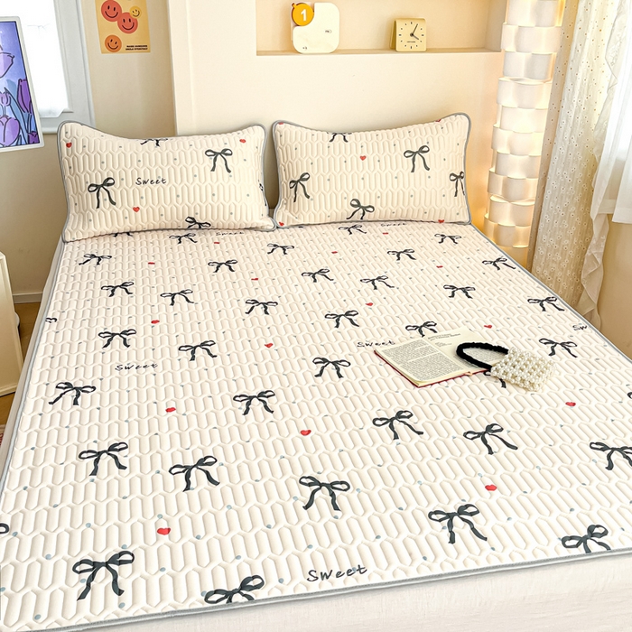 91家纺网 家纺一手货源 找家纺 柒月家居 2025新款小清新乳胶凉席 黑蝴蝶结