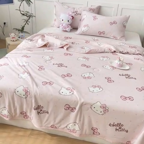 91家纺网 家纺一手货源 找家纺 桃子家居 2025新款A类三丽鸥正版授权高品质牛奶丝软糯针织棉大豆夏被系列 针织棉三丽鸥-爱心美少女kitty