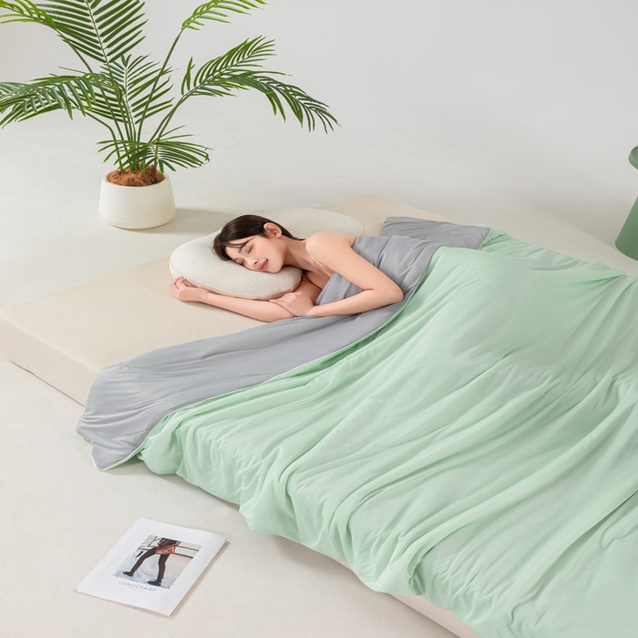 91家纺网 家纺一手货源 找家纺 潮邦家居 2025新款凉感丝夏被夏凉被空调被 薄荷绿拼灰