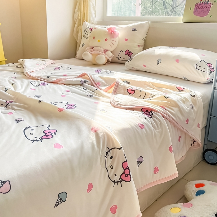 91家纺网 家纺一手货源 找家纺 金爱家2025新款A类三丽鸥正版授权高品质牛奶丝软糯针织棉大豆夏被系列详情 针织棉三丽鸥-甜甜kitty