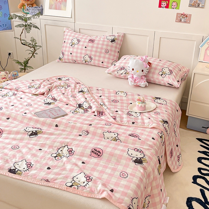 91家纺网 家纺一手货源 找家纺 金爱家2025新款A类三丽鸥正版授权高品质牛奶丝软糯针织棉大豆夏被系列详情 针织棉三丽鸥-粉格爱心kitty