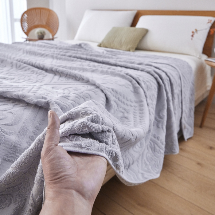 91家纺网 家纺一手货源 找家纺 爱港家纺 2025新款上海专版老式怀旧全棉A类纱布毛巾被 古韵-灰 