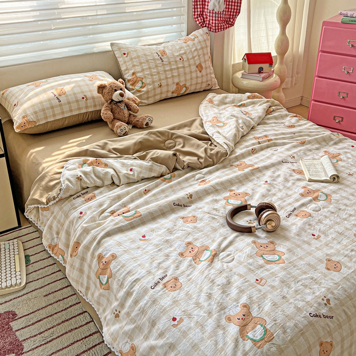 91家纺网 家纺一手货源 找家纺 妖妖家纺 2025新款超柔双层纱糯糯针织棉夏凉被四件套 厨师小熊