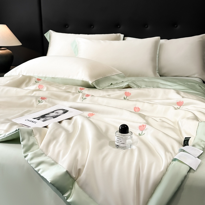 91家纺网 家纺一手货源 找家纺 满羽家纺 2025新款冰丝夏被四件套-满绣系列 郁金香-奶白绿