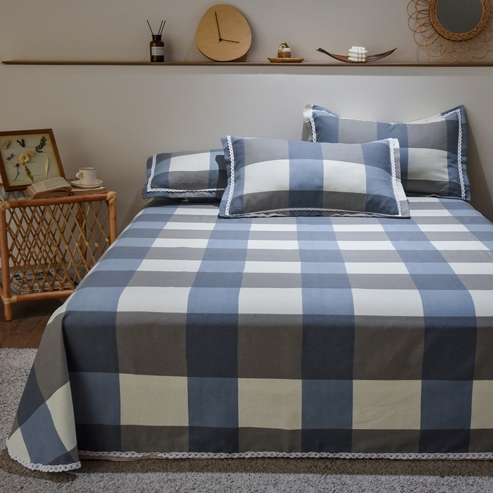 91家纺网 家纺一手货源 找家纺 仟网汇 2025全棉老粗布蕾丝花边三件套（无纺布手提包装） 蓝大格