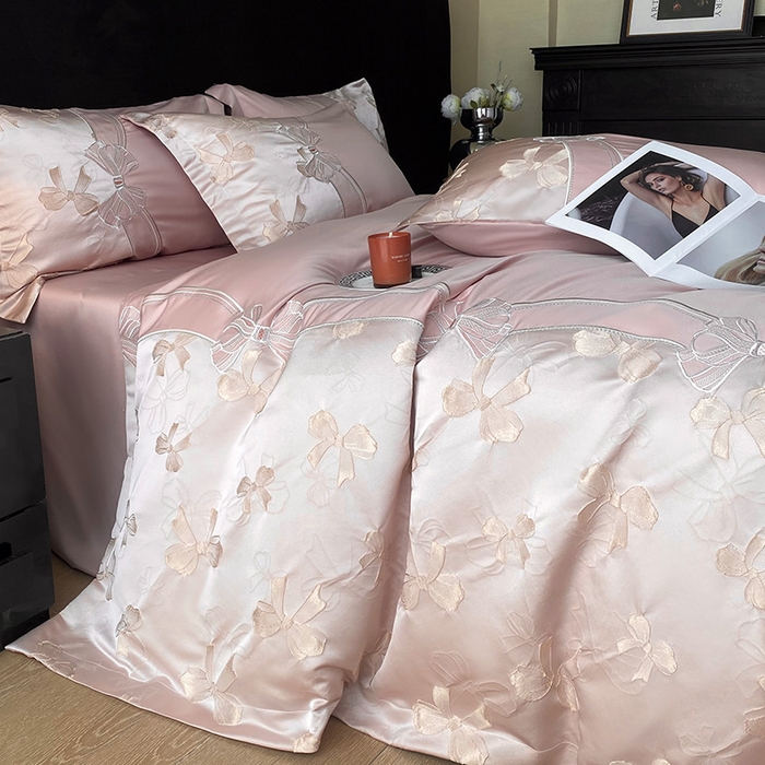 91家纺网 家纺一手货源 找家纺 优悦生活馆 2025新款冰丝浮雕绣花四件套 暮光之城-豆沙