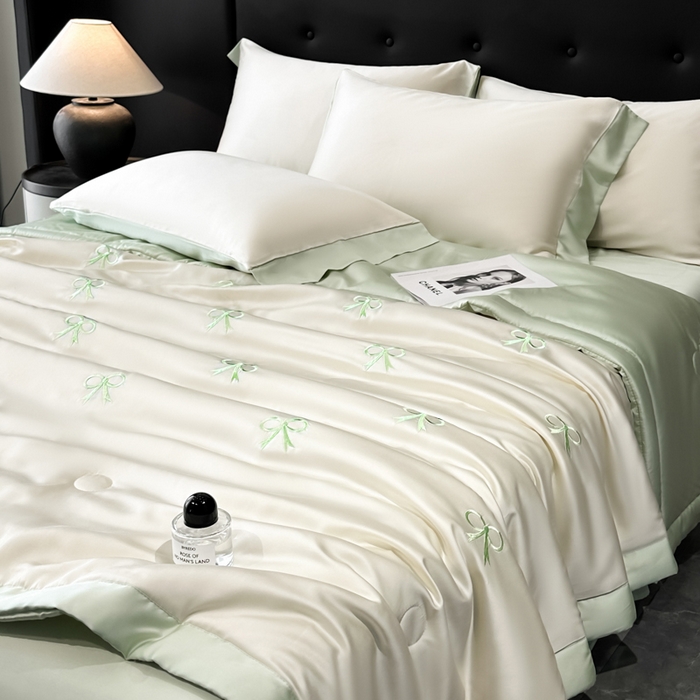 91家纺网 家纺一手货源 找家纺 满羽家纺 2025新款冰丝夏被四件套-满绣系列 蝴蝶结-奶白绿