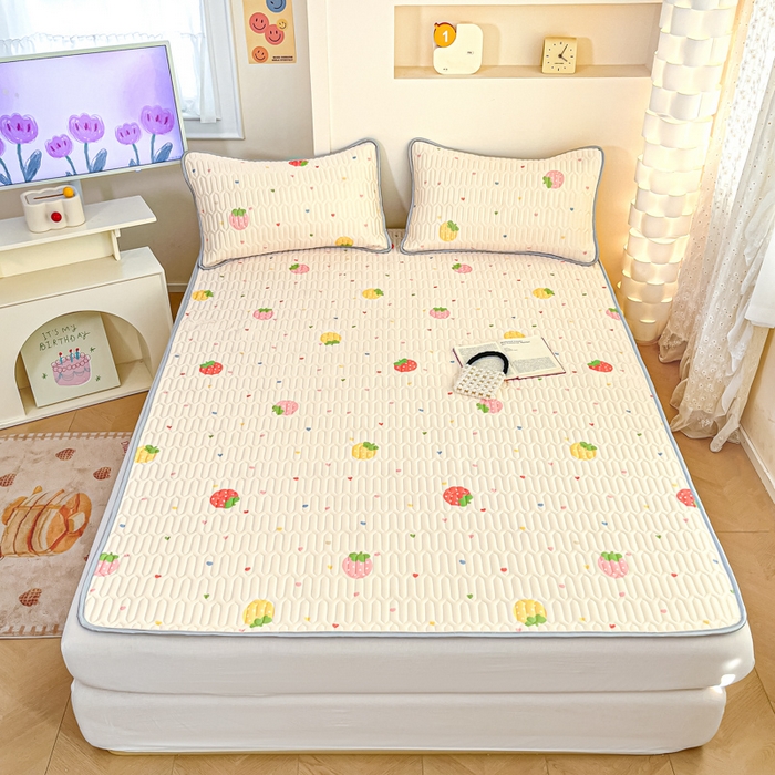 91家纺网 家纺一手货源 找家纺 柒月家居 2025新款小清新乳胶凉席 爱心草莓