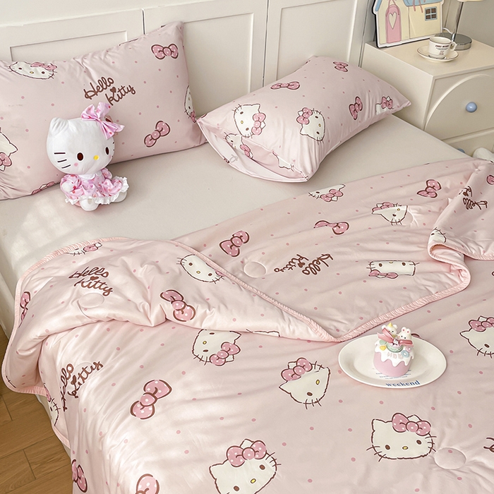 91家纺网 家纺一手货源 找家纺 桃子家居 2025新款A类三丽鸥正版授权高品质牛奶丝软糯针织棉大豆夏被系列 针织棉三丽鸥-爱心美少女kitty