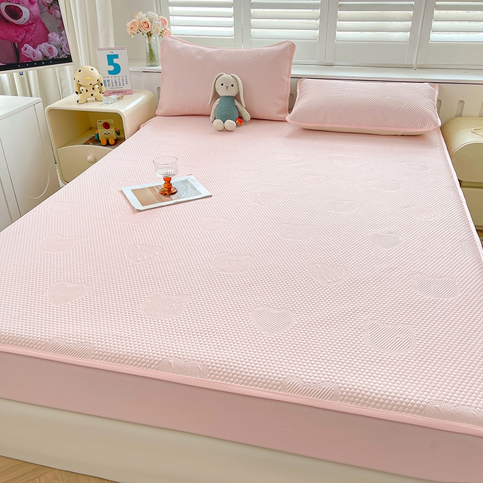 91家纺网 家纺一手货源 找家纺 迪乐妮 2025新款小冰熊凉豆豆席床笠 淑女粉-小冰熊凉豆豆床笠