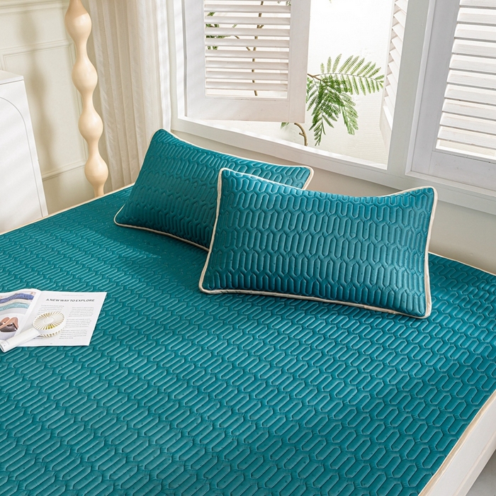 91家纺网 家纺一手货源 找家纺 美丽折2025新品6mm厚天然乳胶凉席三件套 大版印花卡通乳胶凉席平铺款 墨绿色