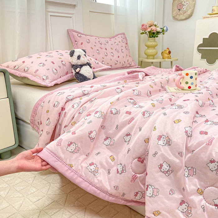 91家纺网 家纺一手货源 找家纺 顺顺家纺 2025新款凉感丝印花夏被空调被 少女凯蒂