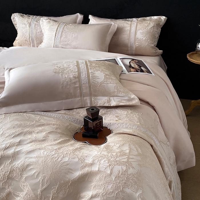 91家纺网 家纺一手货源 找家纺 优悦生活馆 2025新款冰丝浮雕绣花四件套 迷雾花园-香槟