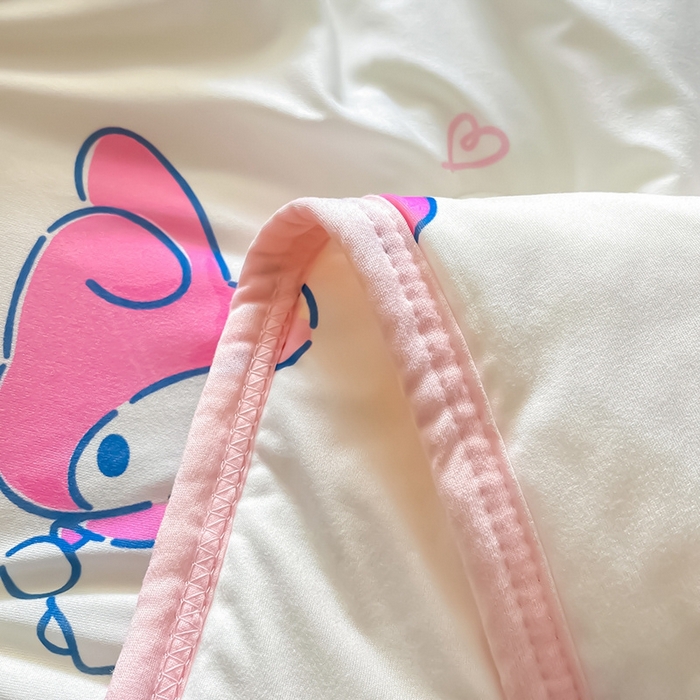 91家纺网 家纺一手货源 找家纺 金爱家2025新款A类三丽鸥正版授权高品质牛奶丝软糯针织棉大豆夏被系列详情 针织棉三丽鸥-草莓甜筒美乐蒂