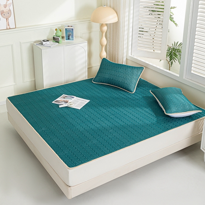 91家纺网 家纺一手货源 找家纺 美丽折2025新品6mm厚天然乳胶凉席三件套 大版印花卡通乳胶凉席平铺款 墨绿色