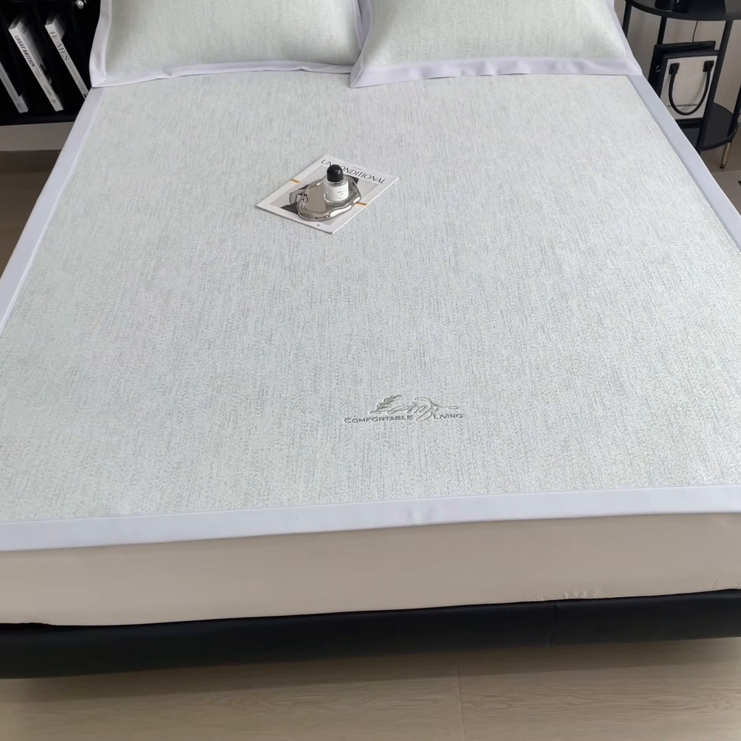 91家纺网 家纺一手货源 找家纺 倾慕家纺 2025新款PE50凉感刺绣凉席 一叶知秋绿PE刺绣款