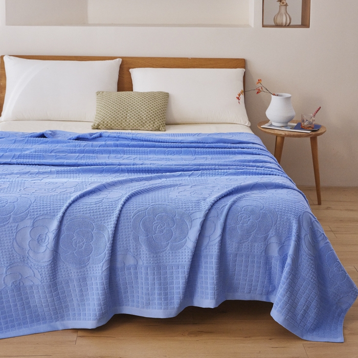 91家纺网 家纺一手货源 找家纺 爱港家纺 2025新款上海专版老式怀旧全棉A类纱布毛巾被 茶花-蓝