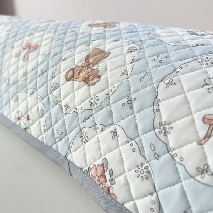 91家纺网 家纺一手货源 找家纺 爱港家纺 2025新款凉感丝双人长枕巾 夏季情侣枕头巾 绑带长枕巾 甜梦堡 180*48