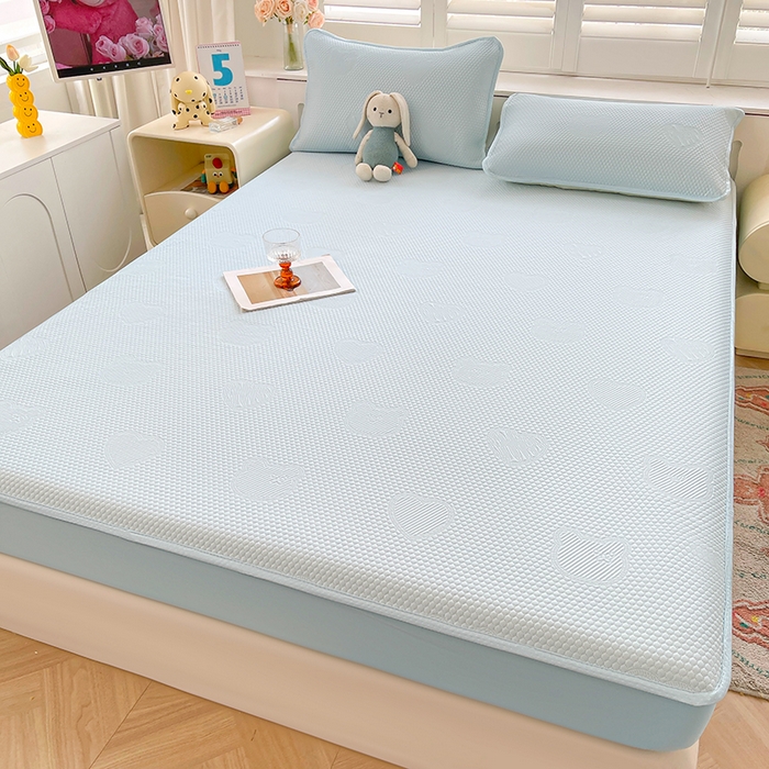 91家纺网 家纺一手货源 找家纺 迪乐妮 2025新款小冰熊凉豆豆席床笠 天空蓝-小冰熊凉豆豆床笠