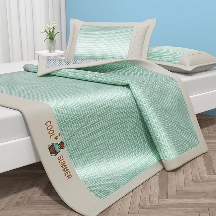 91家纺网 家纺一手货源 找家纺 绒艺席业 2025新款A类抗菌冰丝凉席系列-小冰熊款 冰熊-绿