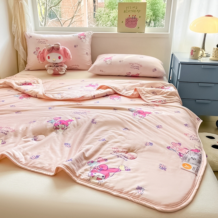 91家纺网 家纺一手货源 找家纺 金爱家2025新款A类三丽鸥正版授权高品质牛奶丝软糯针织棉大豆夏被系列详情 针织棉三丽鸥-气球美乐蒂