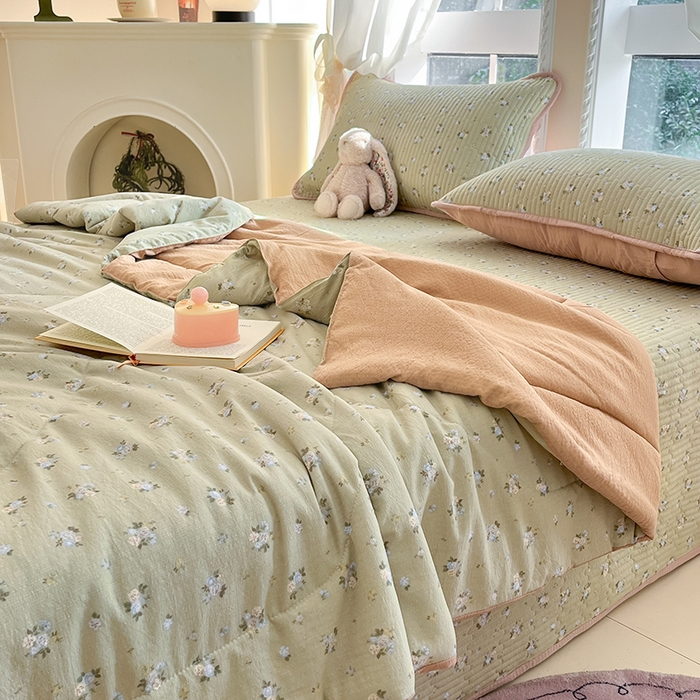 91家纺网 家纺一手货源 找家纺 贝扬思家纺 2025新款云感双层纱7A抗菌夏被四件套系列 茶野