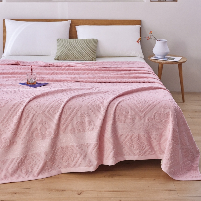 91家纺网 家纺一手货源 找家纺 爱港家纺 2025新款上海专版老式怀旧全棉A类纱布毛巾被 古韵-粉