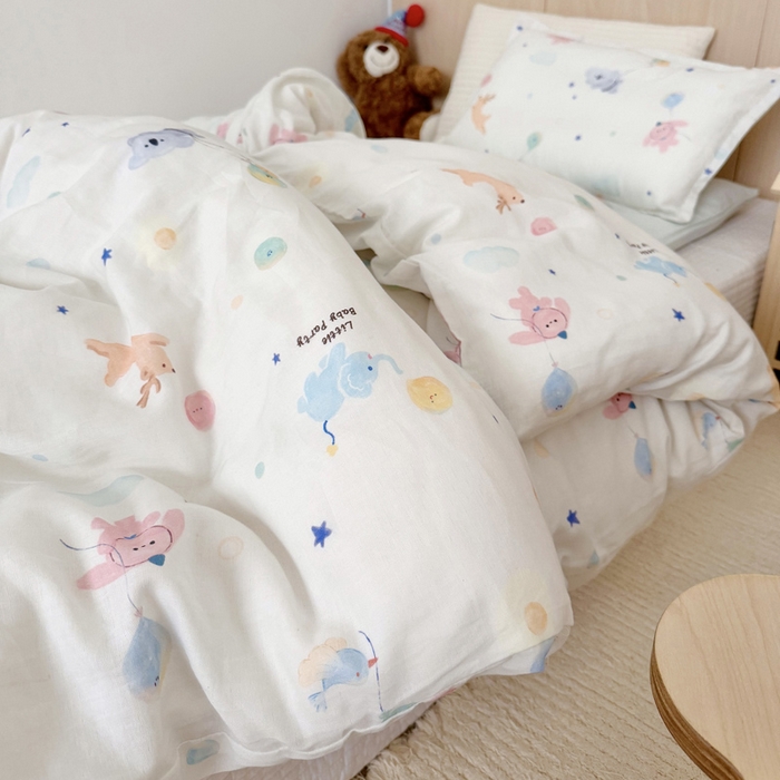 91家纺网 家纺一手货源 找家纺 2025新款全棉26℃有氧双层纱幼儿园多件套 飞行奇遇