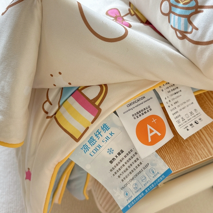 91家纺网 家纺一手货源 找家纺 兜米家居 2025夏季新品三丽鸥深睡双感针织凉感空调被夏被 快乐家族