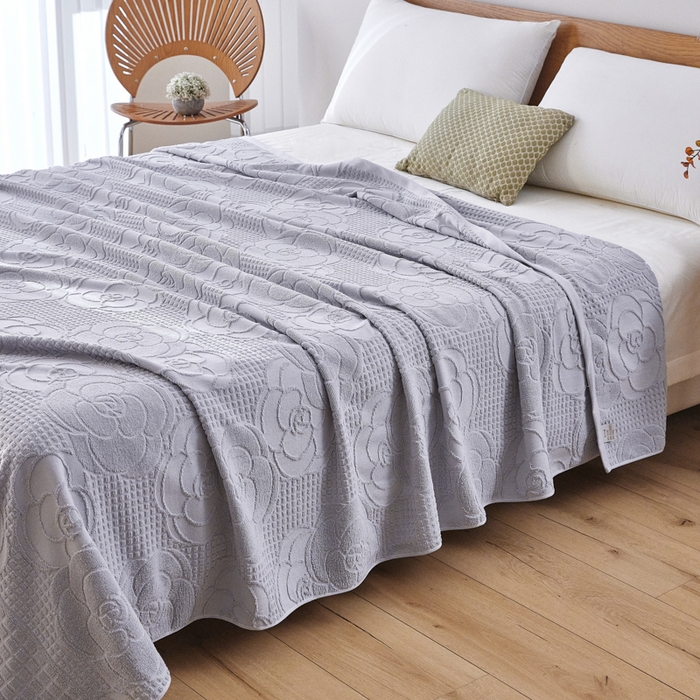 91家纺网 家纺一手货源 找家纺 爱港家纺 2025新款上海专版老式怀旧全棉A类纱布毛巾被 茶花-灰