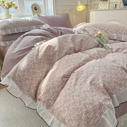 91家纺网 家纺一手货源 找家纺 金艾草2026新款针织棉印花花边床盖款四件套 莫奈