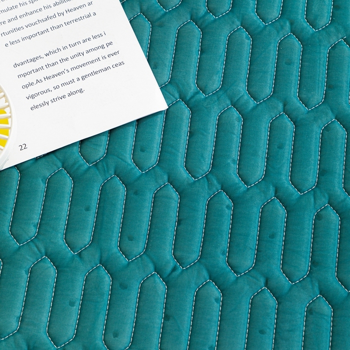 91家纺网 家纺一手货源 找家纺 美丽折2025新品6mm厚天然乳胶凉席三件套 大版印花卡通乳胶凉席平铺款 墨绿色