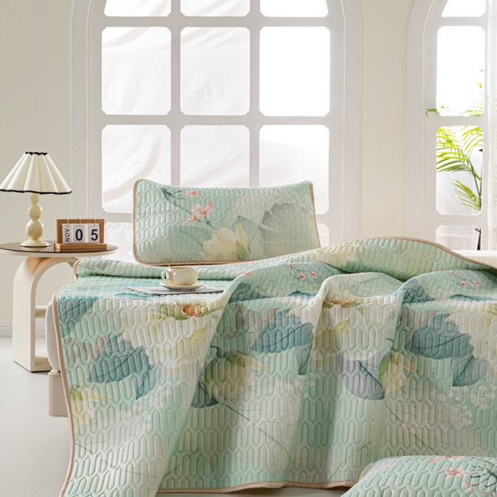 91家纺网 家纺一手货源 找家纺 美丽折2025新品6mm厚天然乳胶凉席三件套 大版印花卡通乳胶凉席平铺款 暗香