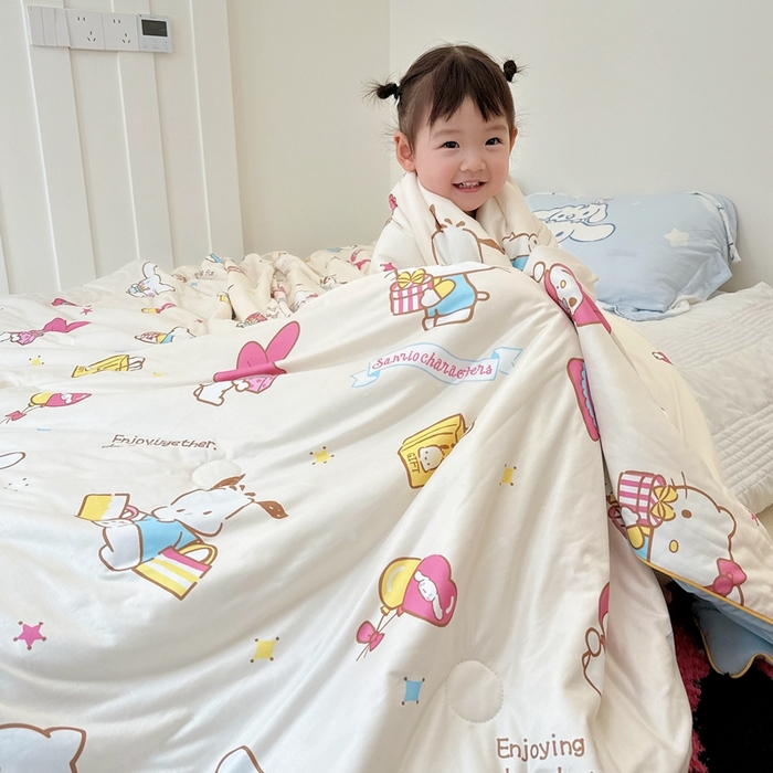 91家纺网 家纺一手货源 找家纺 兜米家居 2025夏季新品三丽鸥深睡双感针织凉感空调被夏被 快乐家族