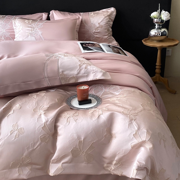 91家纺网 家纺一手货源 找家纺 优悦生活馆 2025新款冰丝浮雕绣花四件套 暮光之城-豆沙