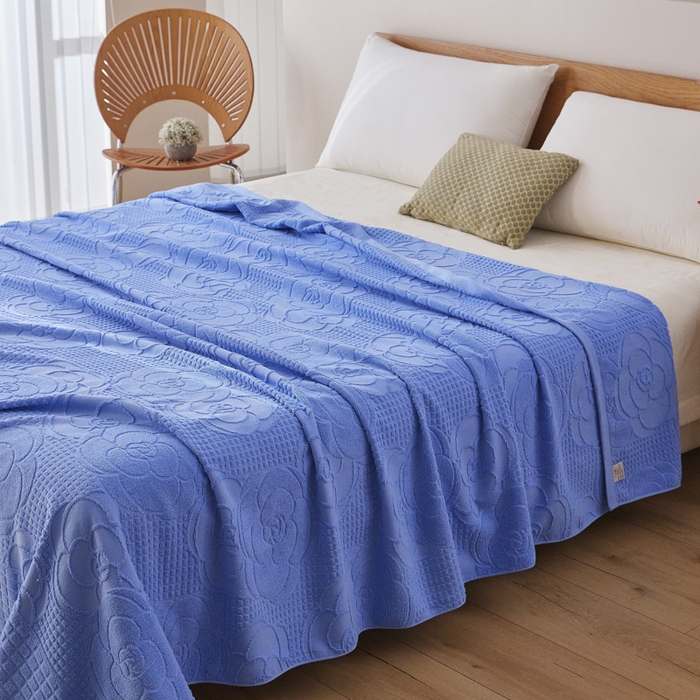 91家纺网 家纺一手货源 找家纺 爱港家纺 2025新款上海专版老式怀旧全棉A类纱布毛巾被 茶花-蓝