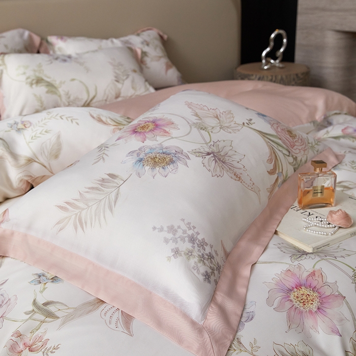 91家纺网 家纺一手货源 找家纺 薏思家纺 2025新款50支莱赛尔天丝数码印花夏被+四件套（礼盒包装） 春日落樱