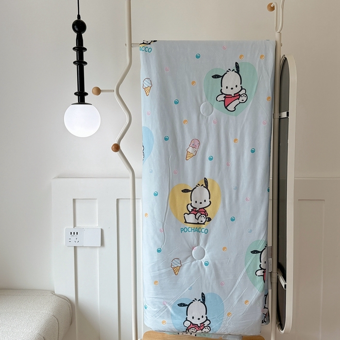 91家纺网 家纺一手货源 找家纺 兜米家居 2025夏季新品三丽鸥深睡双感针织凉感空调被夏被 炫彩怕洽购