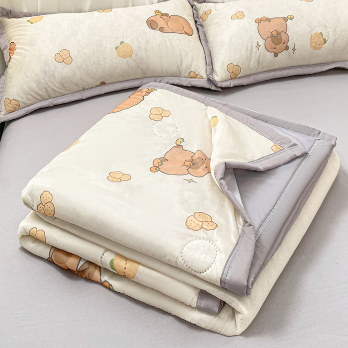 91家纺网 家纺一手货源 找家纺 顺顺家纺 2025新款凉感丝印花夏被空调被 卡皮巴拉