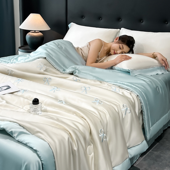 91家纺网 家纺一手货源 找家纺 满羽家纺 2025新款冰丝夏被四件套-满绣系列 蝴蝶结-奶白兰