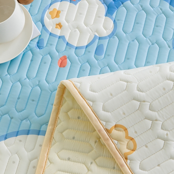 91家纺网 家纺一手货源 找家纺 美丽折2025新品6mm厚天然乳胶凉席三件套 大版印花卡通乳胶凉席平铺款 彩虹之恋