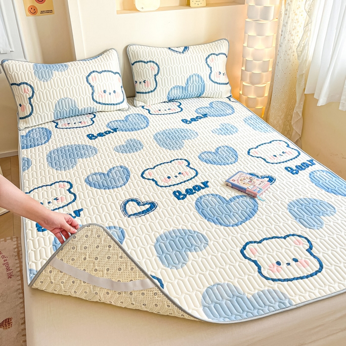 91家纺网 家纺一手货源 找家纺 柒月家居 2025新款小清新乳胶凉席 爱心小熊